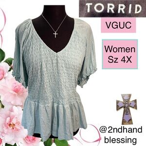 VGUC Torrid Cropped Top Women Sz 4X, Light Teal Shirred Short Sleeve Crop Top